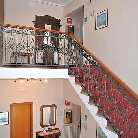 Mon Toc Hotel 2*