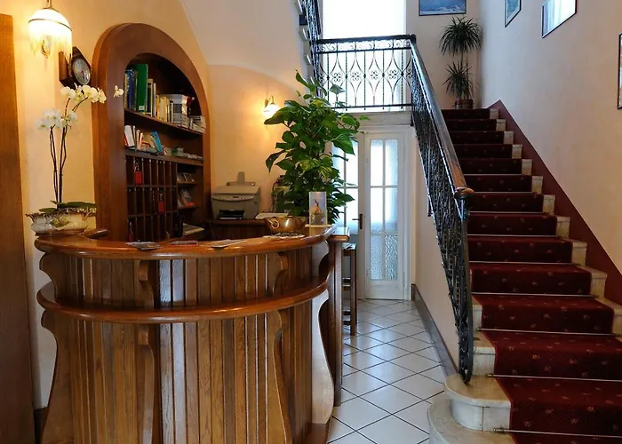 Отель Mon Toc Стреза