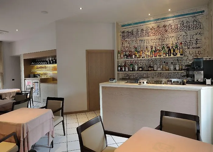 Отель Mon Toc 2*