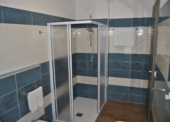 Отель Mon Toc 2*