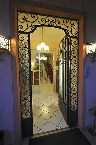 Mon Toc Отель Стреза